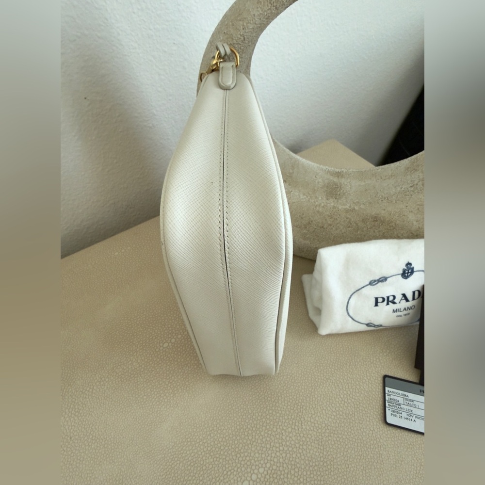 Prada Re-Edition 2005 Saffiano Leather Bag with Gold Hardware and Chain. - Picture 10 of 15